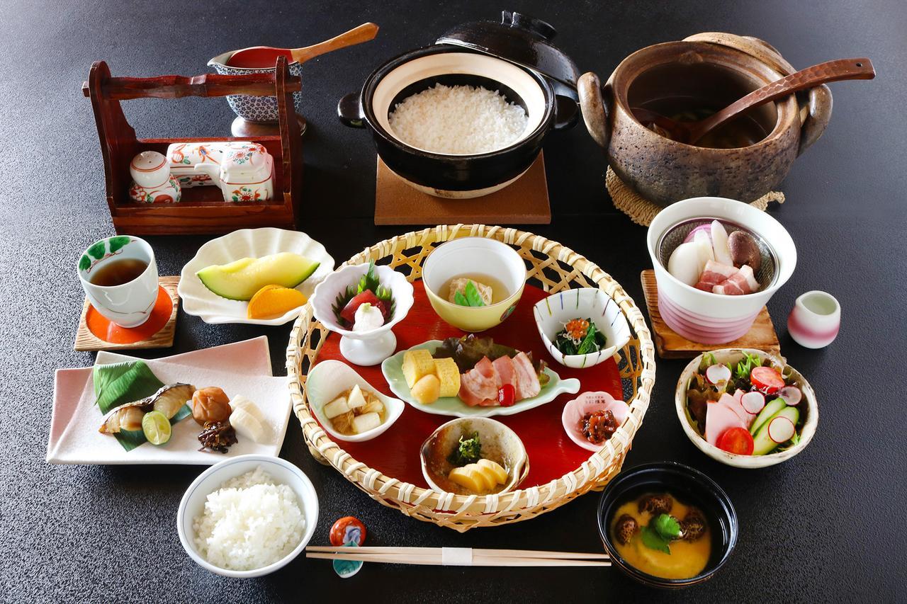 Menard Aoyama Resort: Wafukan Utatsukasa Iga Exterior foto